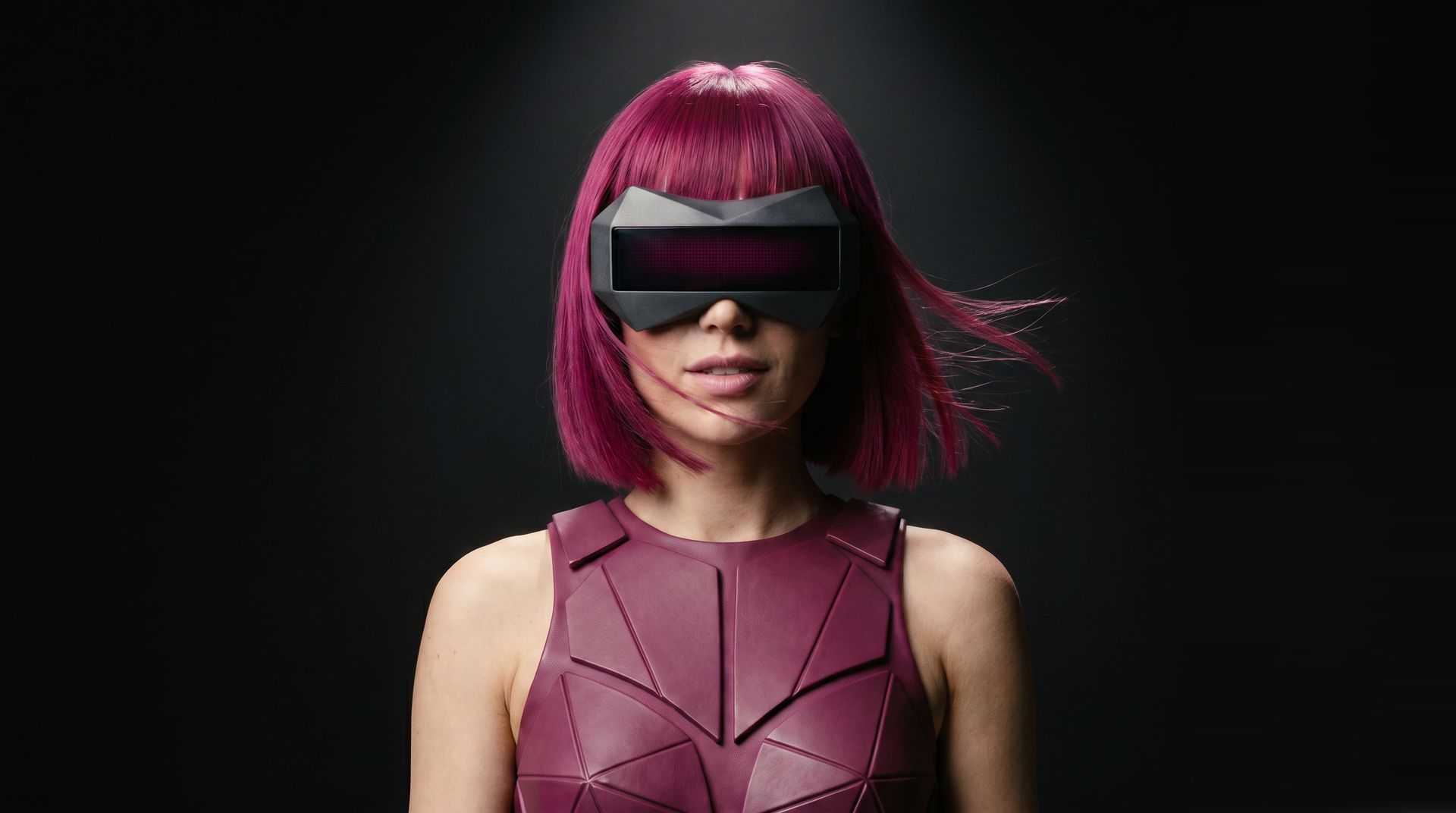 Sestinna, chest-up portrait in scream mode. The visor display is live.